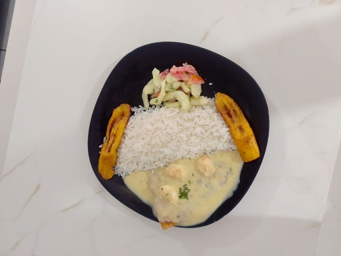 Almuerzo con arroz y verdes